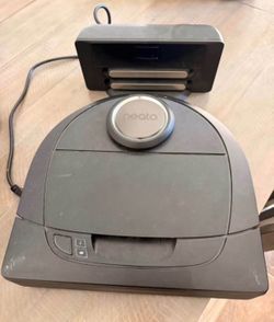 Neato D5 vacuum robot