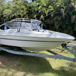 2004 Glastron 195 Bowrider Boat With Trailer.  