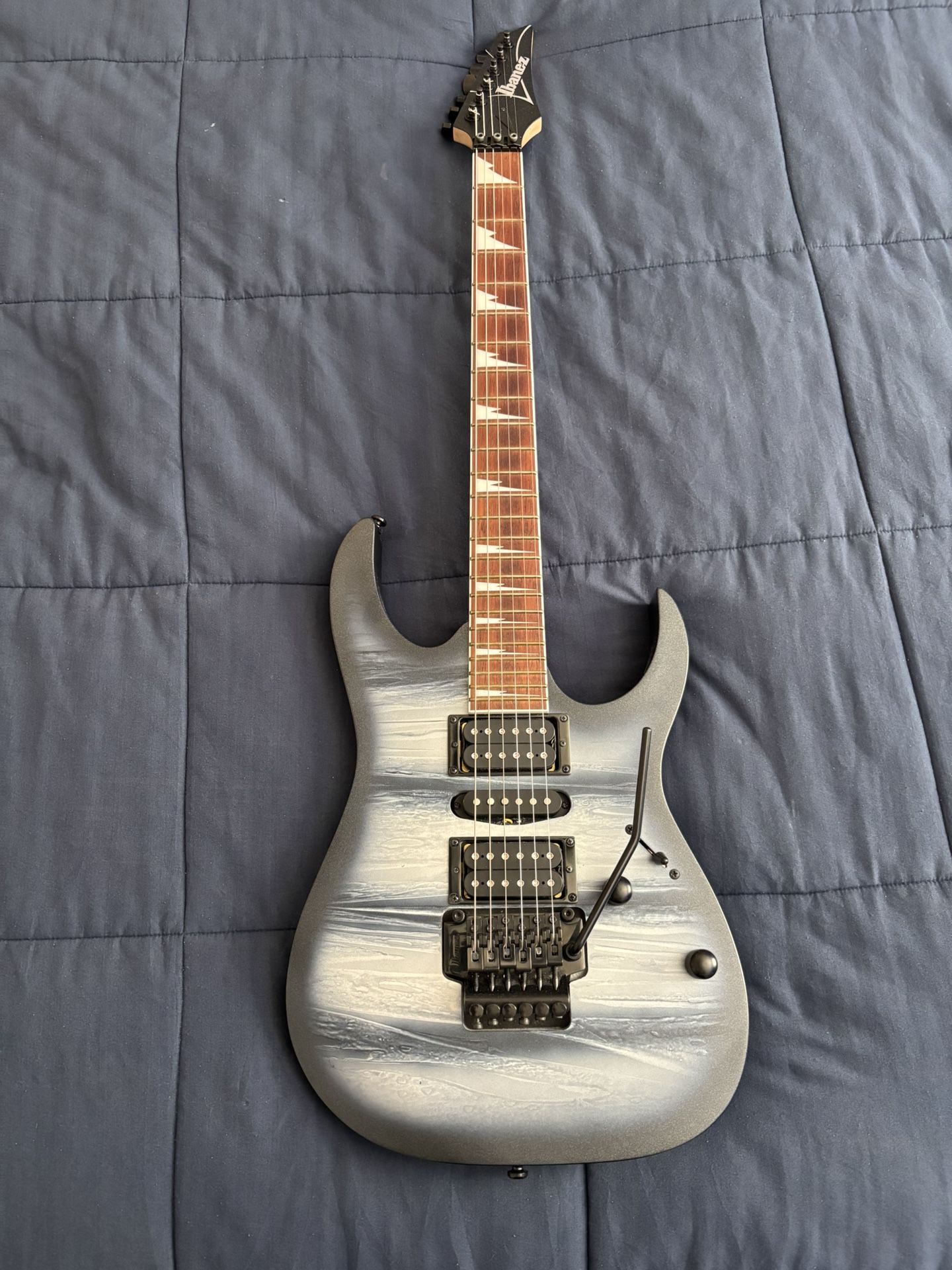 Ibanez RG470DX with soft shell case