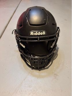 Riddell helmet adult men’s medium used one season all black