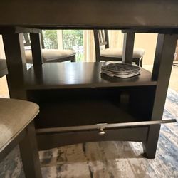 Dinning table and 5 chairs from pet free family.