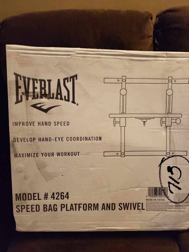 New Everlast wall mount speed bag.
