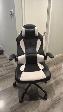 Black and White Racing Style Gaming Chair