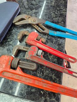 Pipe wrenches various sizes