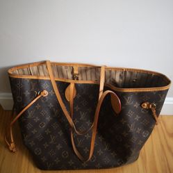 Authentic  Louise Vuitton Paris 101 Champs Elysees Paris   made in France Women's  Tote bag in pre owned excellent condition