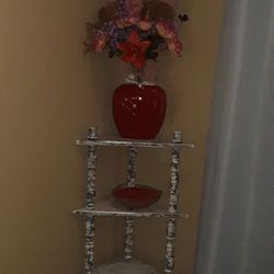 Corner decorative shelf