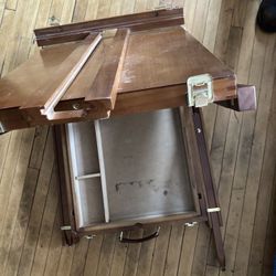Beautiful French Artists Easel 