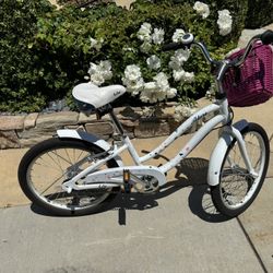 Girl’s bike (for ages: 5-11 Year Olds)