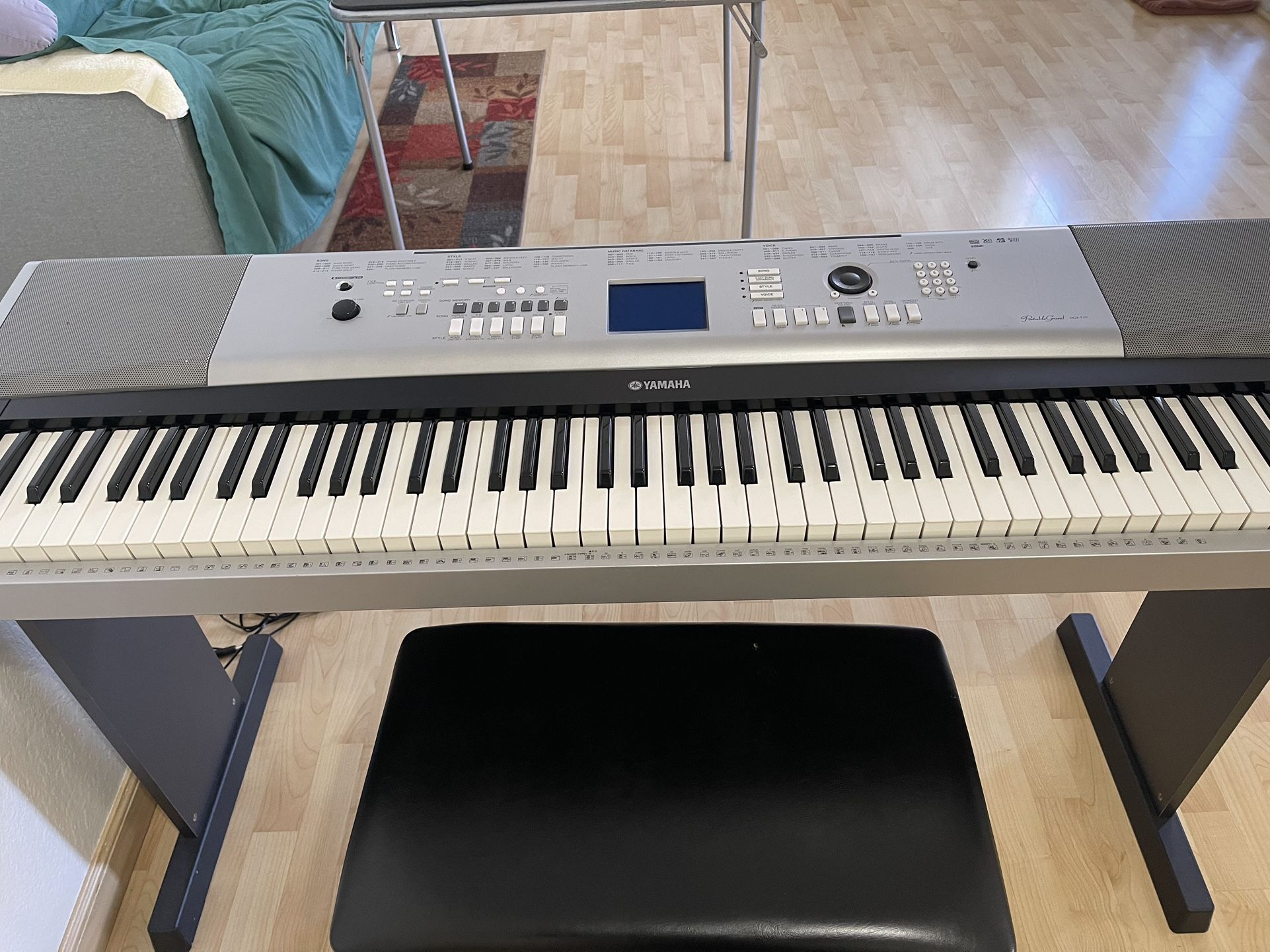 Portable Grand DGX - 520 / Yamaha