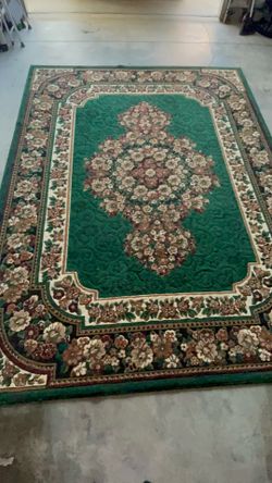 Elegant rug for living room or bedroom — Beautiful green design. I accept cash or Cash App. Thank you.