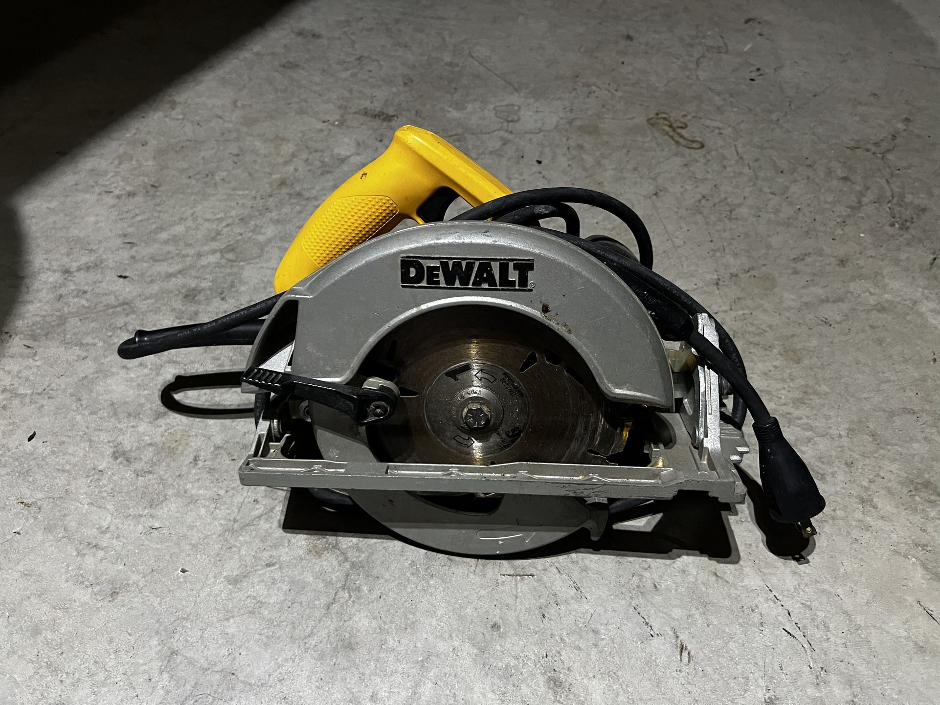 Dewalt DW368 Circular Saw