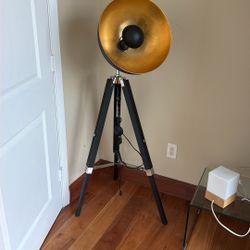 Retro tripod Lamp 