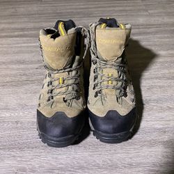 Bearpaw Hiking Boots US 9.5 Shoes 