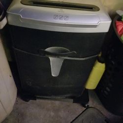 Papper Shredder From Staples $150
