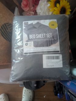 Brand new king sheet set (gray)