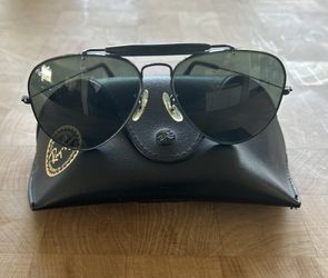 ~Ray-Ban Total Black Aviators - medium ~