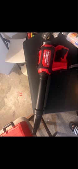 Milwaukee Cordless Leaf Blower