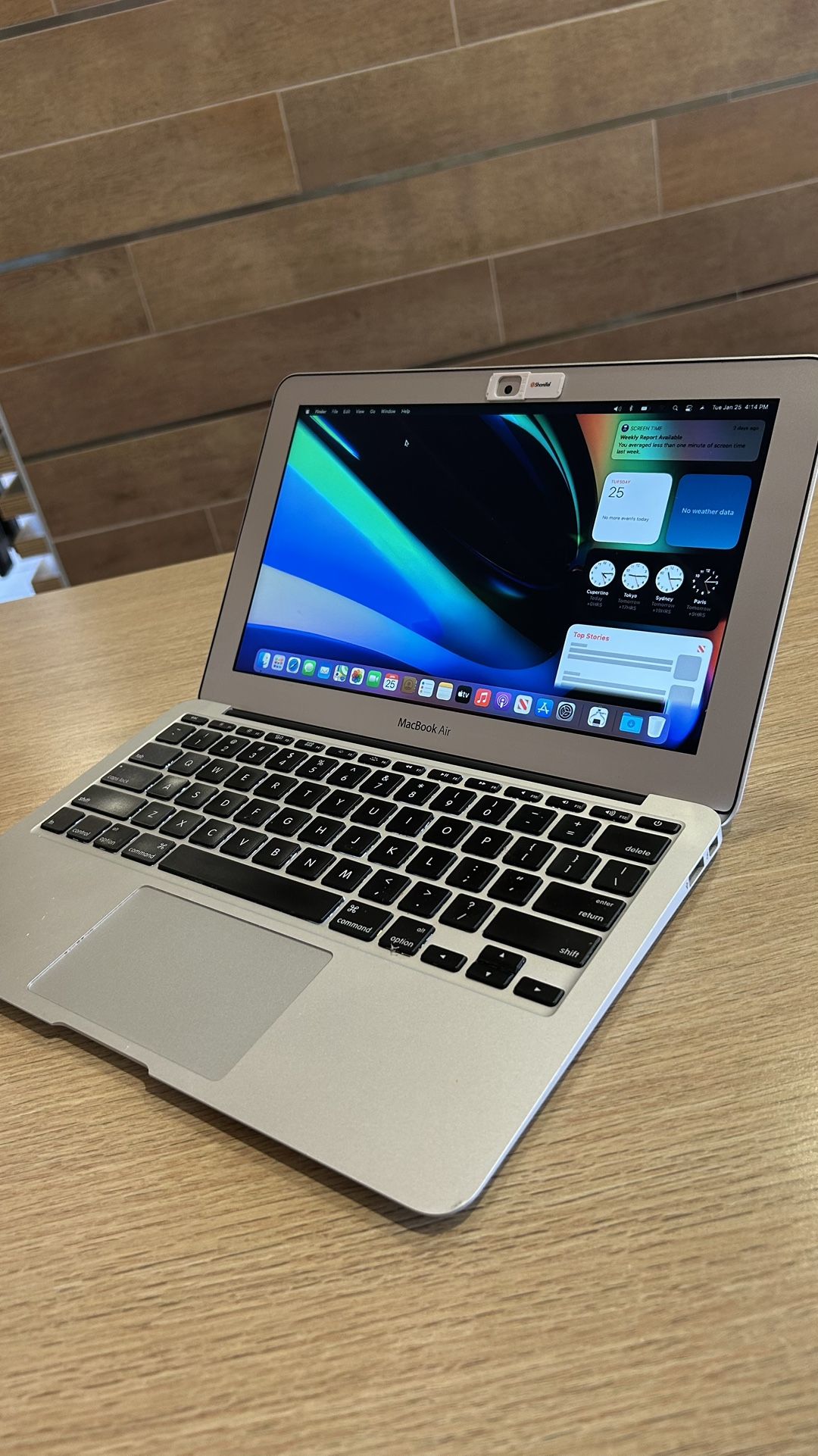 Apple MacBook Air 11” I5/8GB/128GB SSD $180
