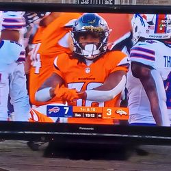 50"PANASONIC 1080P HDTV WITH ROKU REMOTE CONTROL $175 FINAL PRICE READ DESCRIPTION AND SEE ALL PICTURES