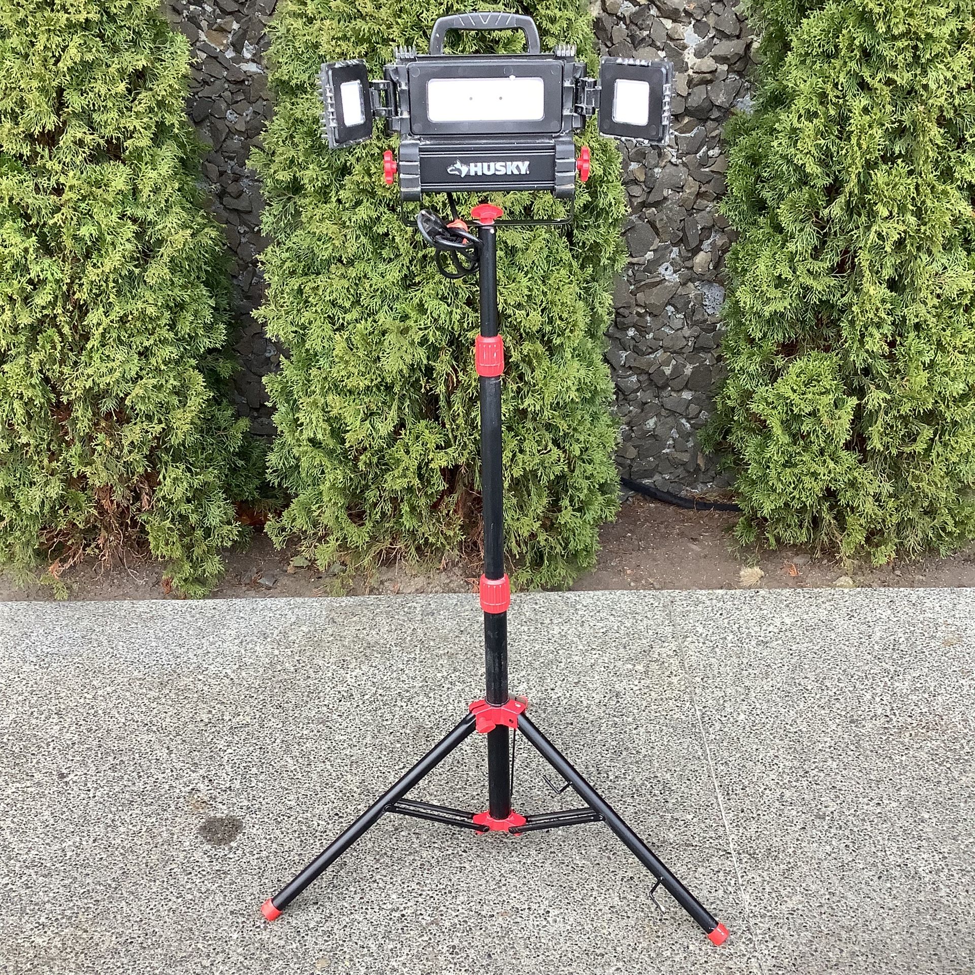Husky 3200 Lumen Multi-Directional LED Tripod Work Light (DE007)