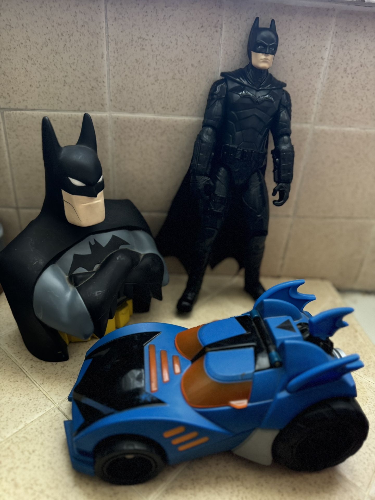 Batman !!!!! Lot DC Comics Batman Large Figure Coin Box, Car And Large Figure