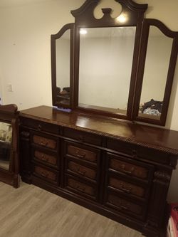 Old fashion dresser $80