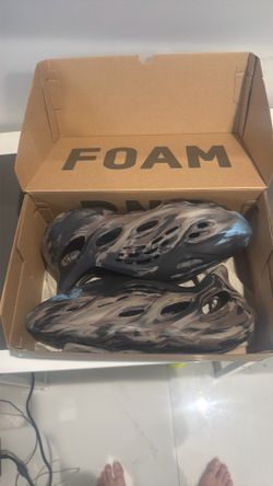Yezzy Foam runner size 12 DS
