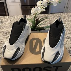 Yeezy 700 Analog 