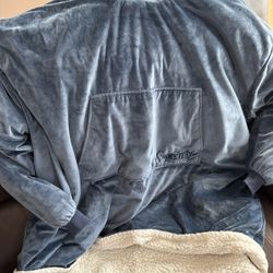 The Comfy Wearable Blanket 