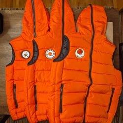 CLEVELAND BROWNS 75th Anniversary/Vintage Helmet/Browns Elfie Puffer Vest – READ DESCRIPTION