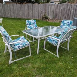 patio furniture set ALUMINUM CHAIRS ARE STACKABLE 