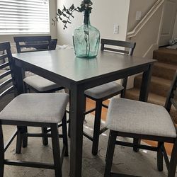New Beautiful Height Dinning Table Set