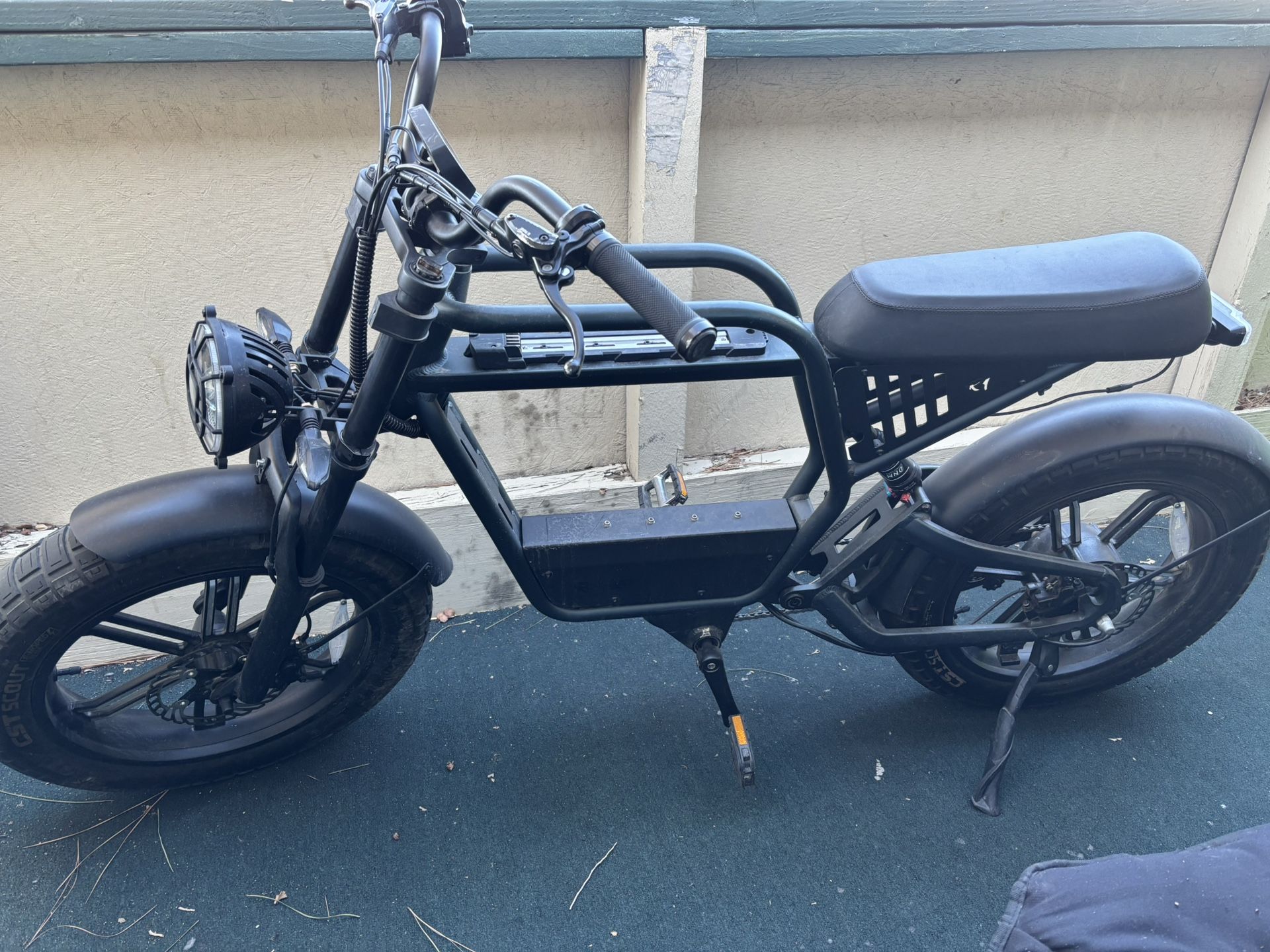Revv 1 Moped Style Electric Bike 