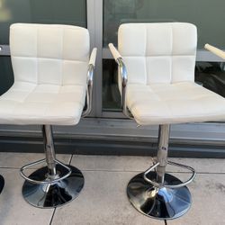 2 White bar Chairs Stools 