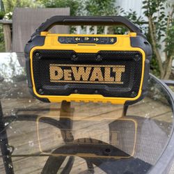 Dewalt 20 V max Bluetooth speaker