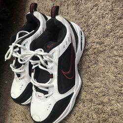 Nike Air Monarch IV – Size 9 (Brand New, Never Worn)
