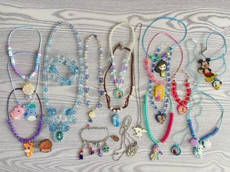 DISNEY GIRLS JEWELRY LOT DRESS UP PLAY PRINCESS NECKLACES CHARM BRACELETS ETC ALL FOR $5!