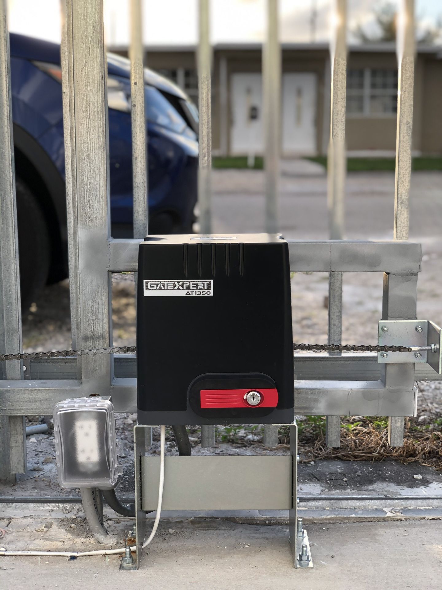Automatic Gate Opener // 2 Remotes // 1 Year Warranty