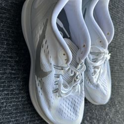 Nike White Shoes 7.5