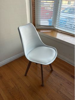 White Amazon chair (x4)