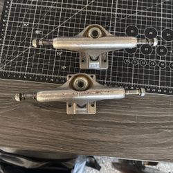 Skateboard Trucks