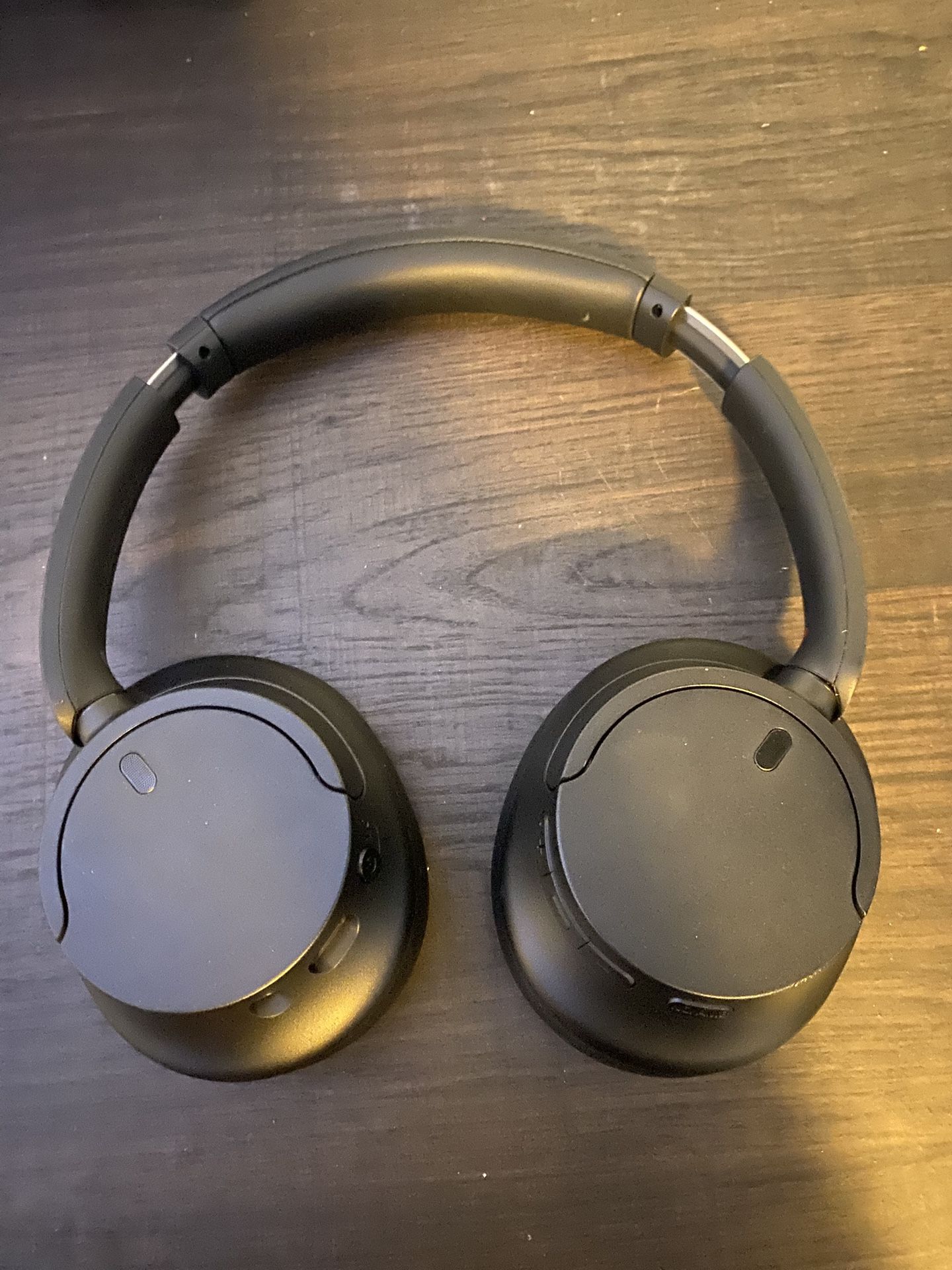 soni headphones with noise canceling 