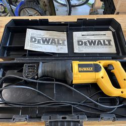 DeWalt Reciprocating Saw with Case + 30 New DeWalt Blades