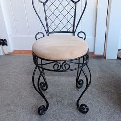 Vanity Chair Tuffet Style