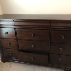Cherry Wood 9 Drawers Dresser (65x18x42)