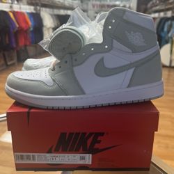 New Jordan 1 Seafoam Size 11W 9.5M