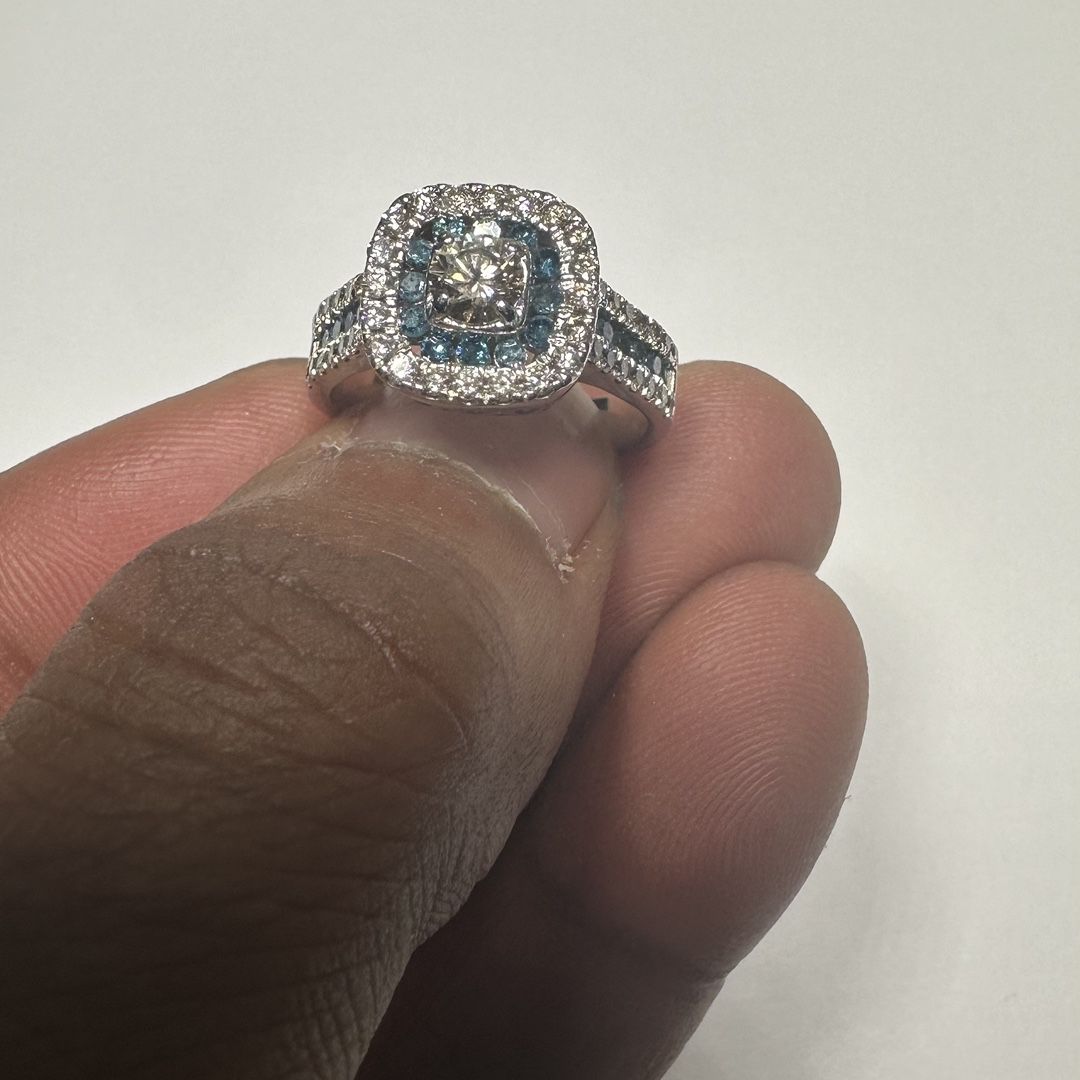 14k White Gold 1.74 Crt Diamond Ring