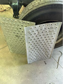 Aluminum steps for semi 2