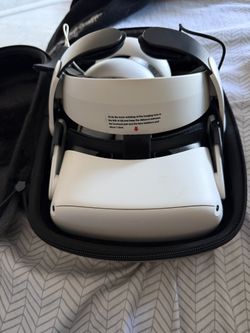 MetaQuest 2 *With Accessories*