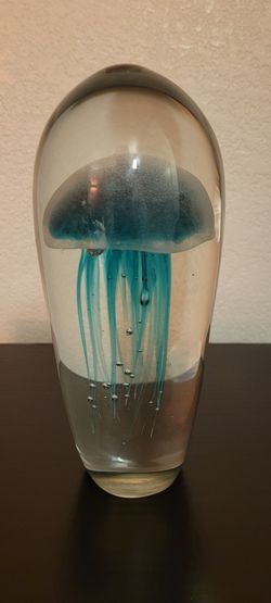 Dynasty Gallery’s Glass Jellyfish Sculpture 
